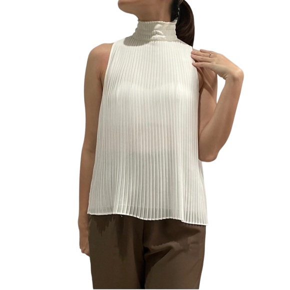 Zara Sleeveless Blouse - Picture 1 of 13